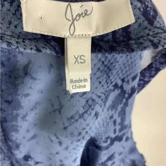 Joie Sz XS 100% Silk Python Print Popover Blouse Blue V Neck Business Casual - Picture 5 of 6